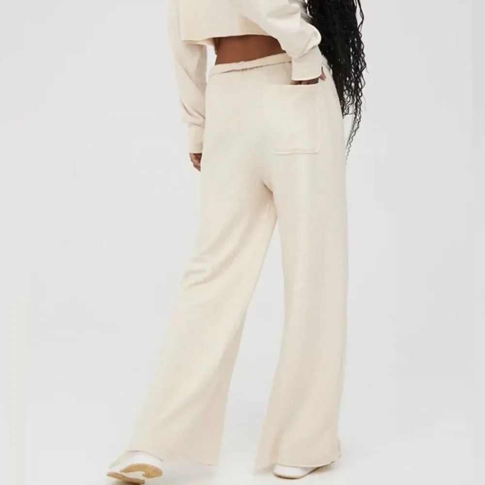 Aerie Offline OTT Fleece Super Wide Leg Pant Cream